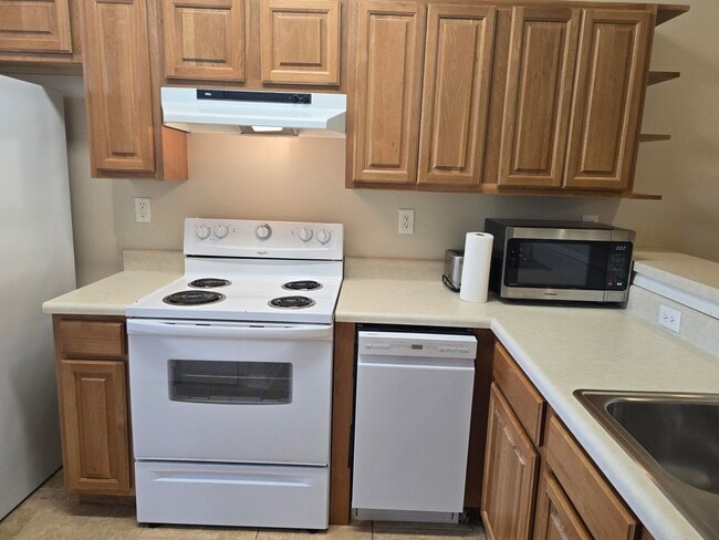 Building Photo - 204 Ann Cir