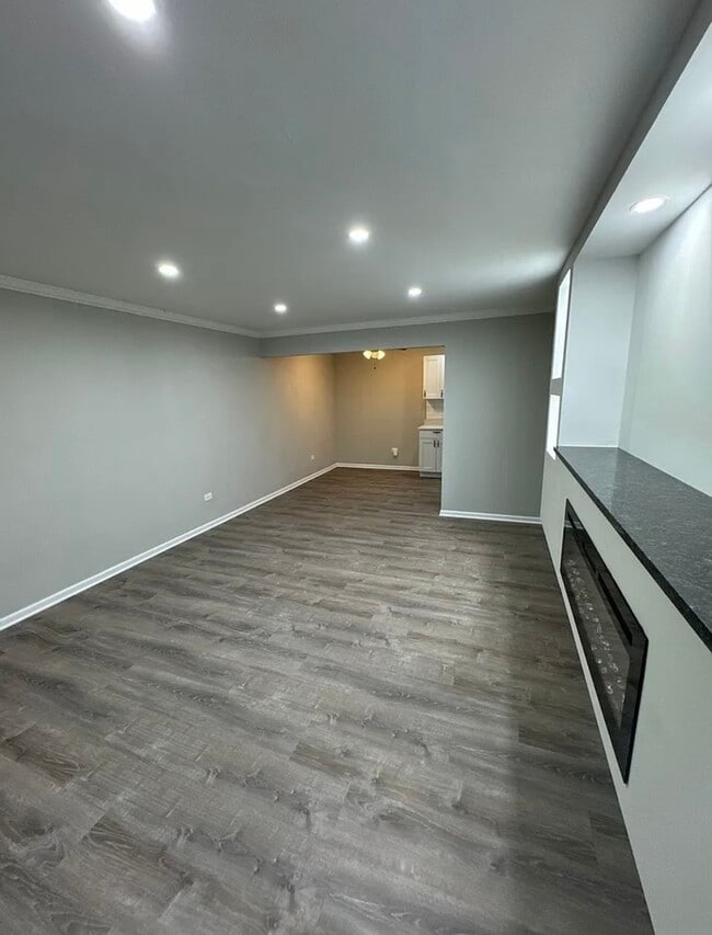 Building Photo - 121 W 63rd St