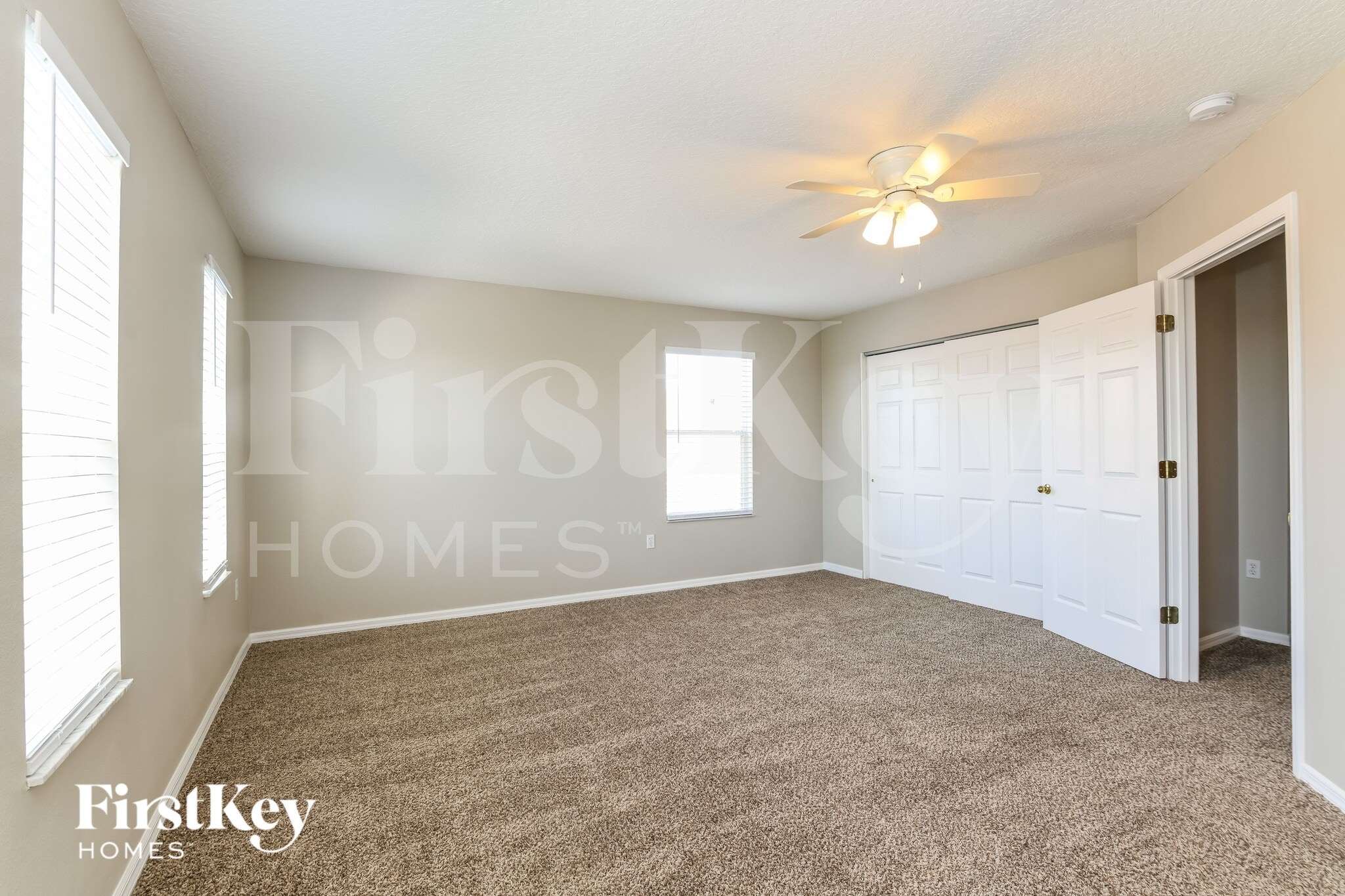 Building Photo - 300 Aster Dr