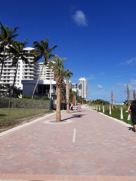 Building Photo - 5825 Collins Ave