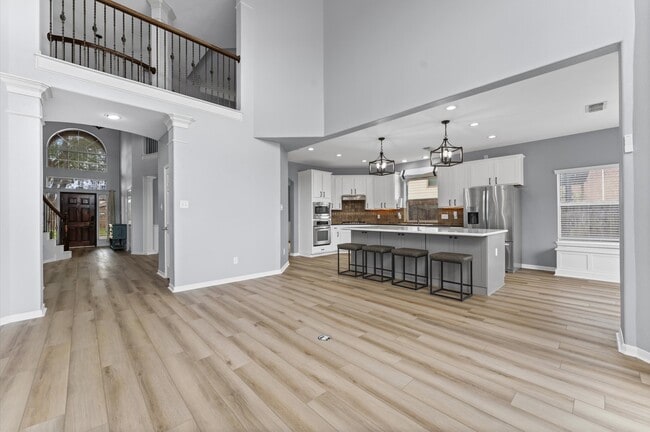 Building Photo - 13402 Great Creek Dr