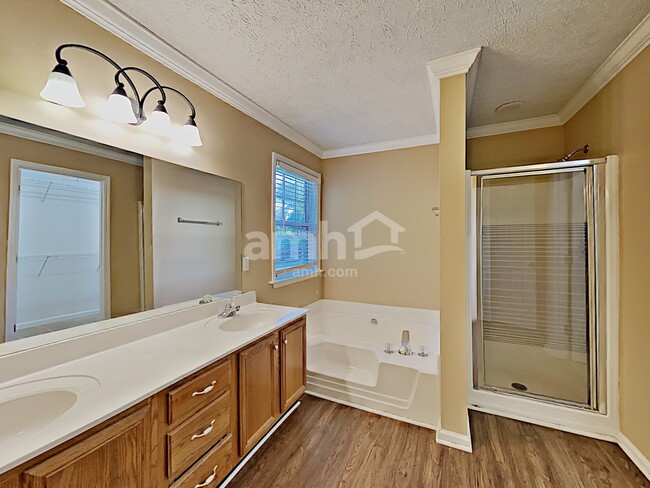 Building Photo - 620 Woodhaven Dr