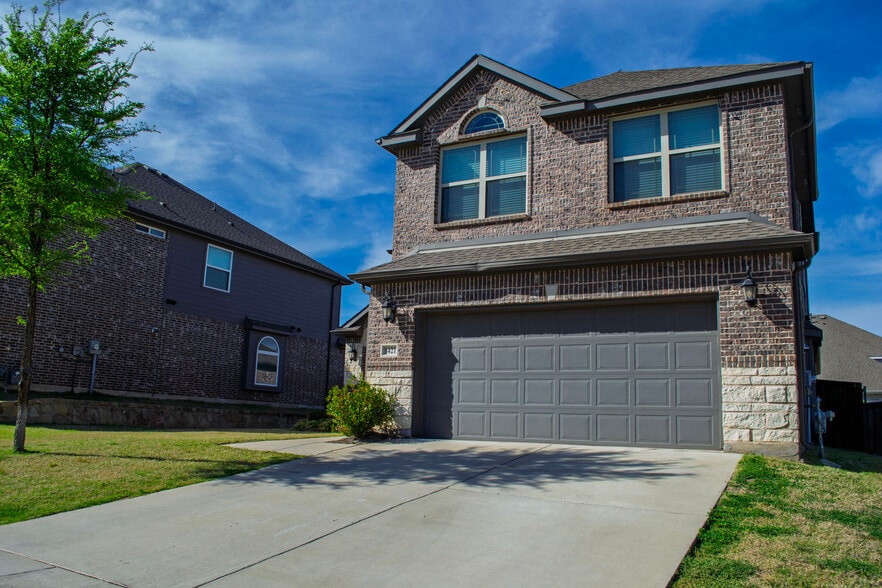 Building Photo - 1421 Baynes Dr