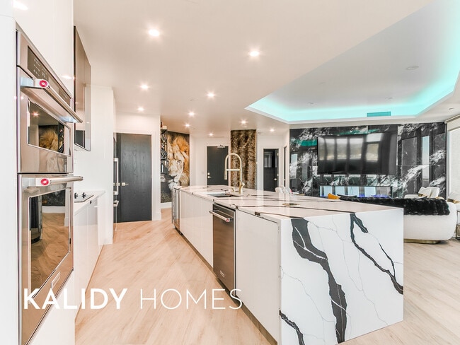 Building Photo - 5900 Mosteller Dr