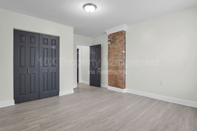 Building Photo - 907 Scott St