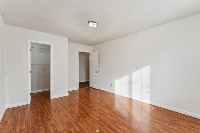 Building Photo - 13402 W Persimmon St