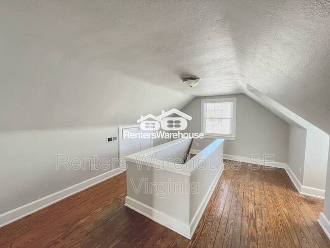 Building Photo - 459 Algonquin Rd