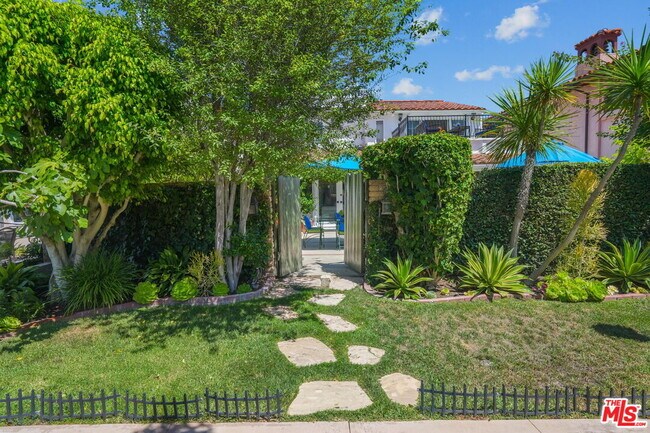 Building Photo - 213 Via Cordova