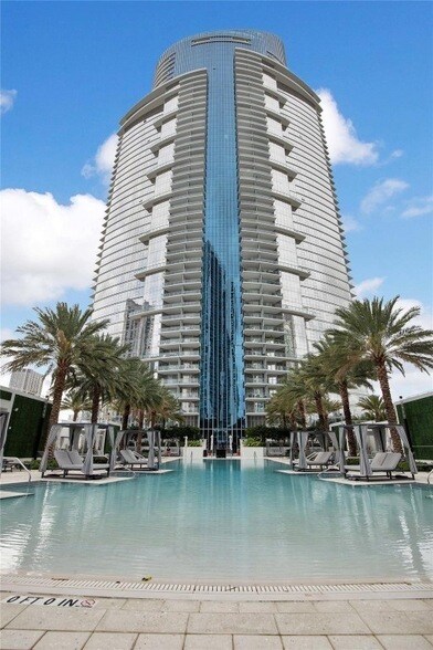 Building Photo - 851 NE 1st Ave