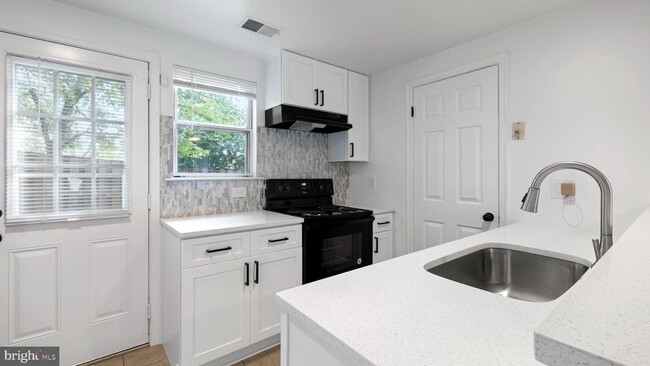 Building Photo - 4389 Pembrook Village Dr