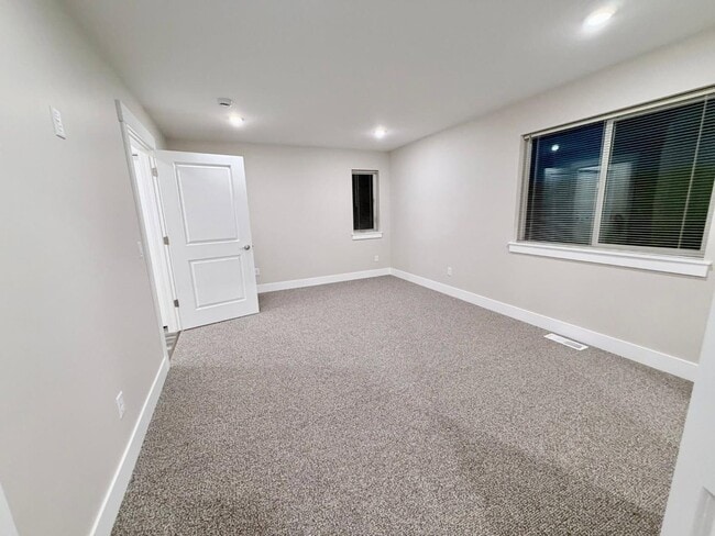 Building Photo - 7212 Shaver Dr