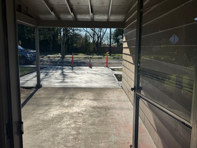 Building Photo - 3 Bedroom home