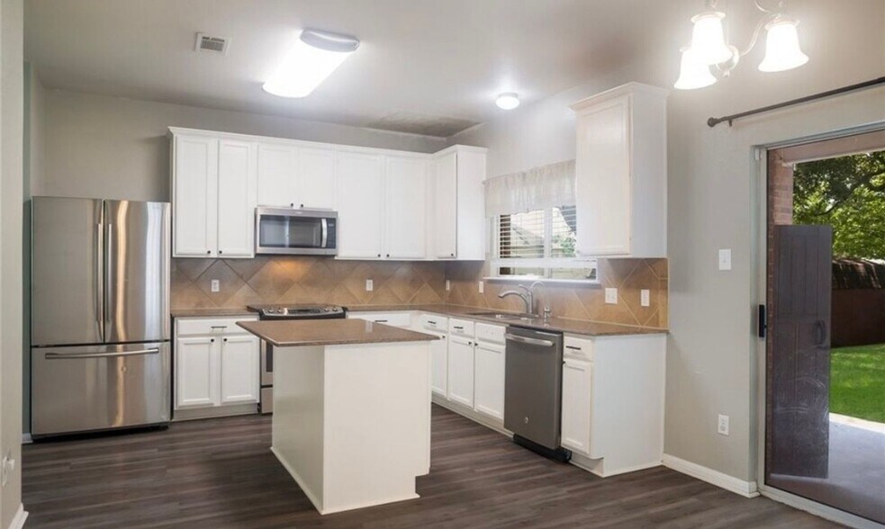 Building Photo - 308 Ponderosa Dr