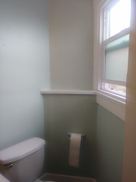 Building Photo - 485 40th St