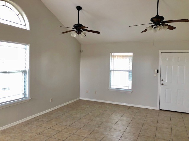 Building Photo - 724 S O'Hare Dr