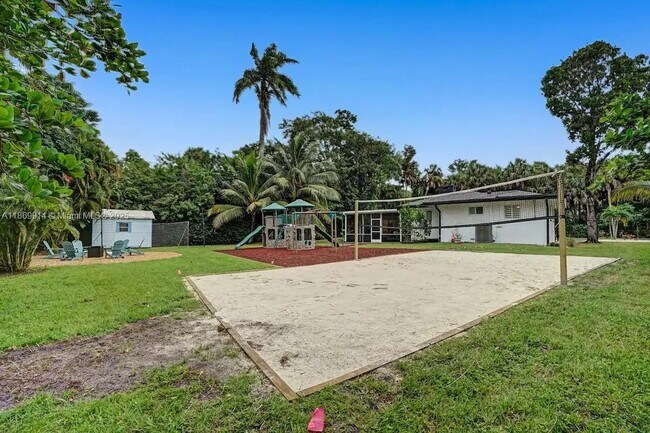 Building Photo - 2100 SW 28th Way