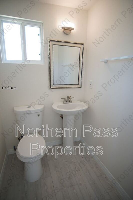 Building Photo - 4573 Bobolink Way