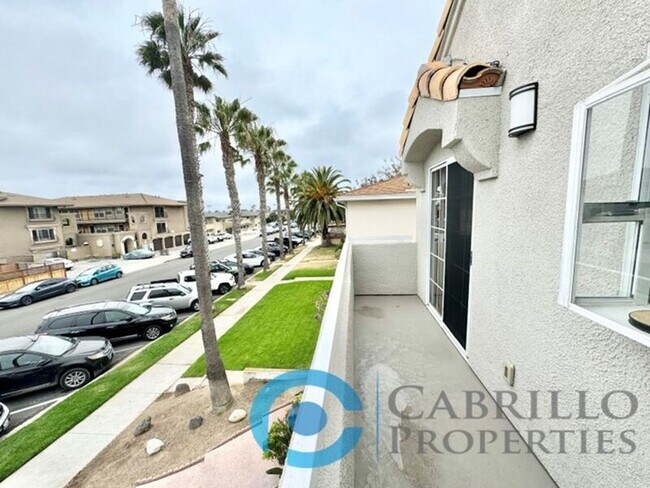 Building Photo - 1070 Felspar St