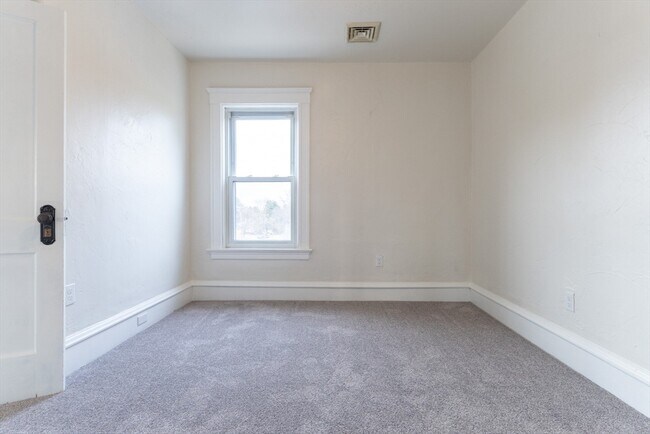 Building Photo - 643 Rathbun St