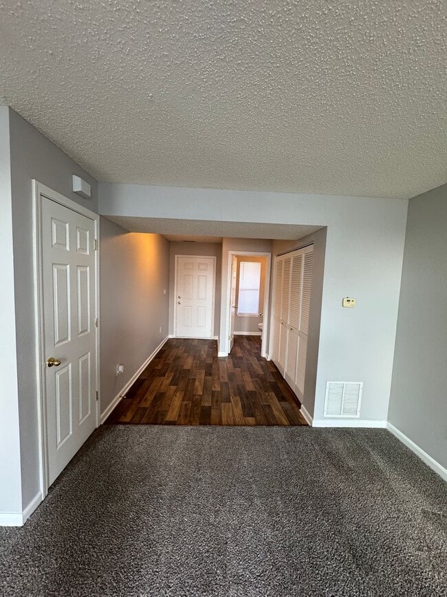 Building Photo - Noblesville 3  - R home