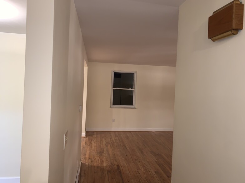 Building Photo - 4268 Sample Ct