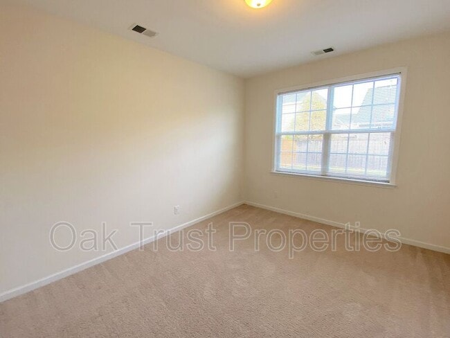 Building Photo - 8145 Ronda Dr