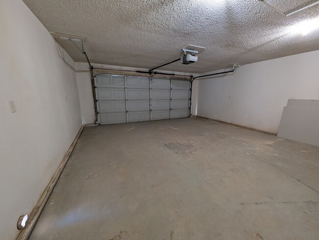 Building Photo - Perfect Family Home: 3-Bedroom, 2-Bath Gem