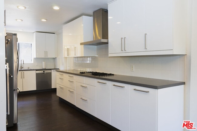 Building Photo - 728 Montecito Dr