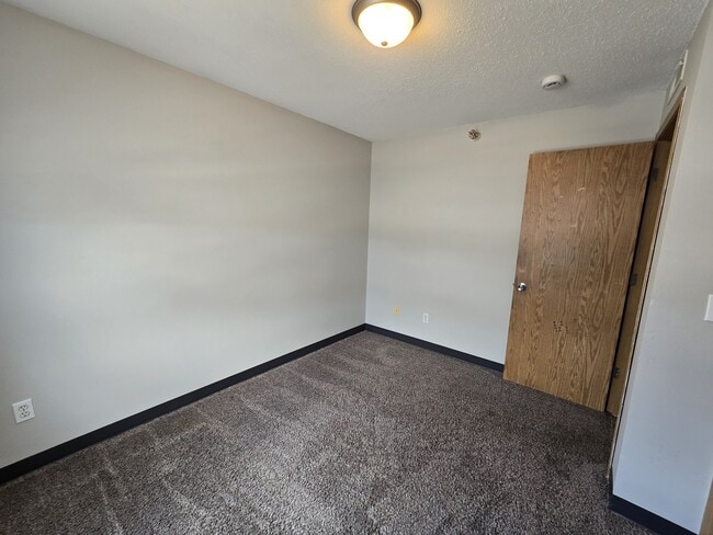 Building Photo - 60 Miller Ave SW