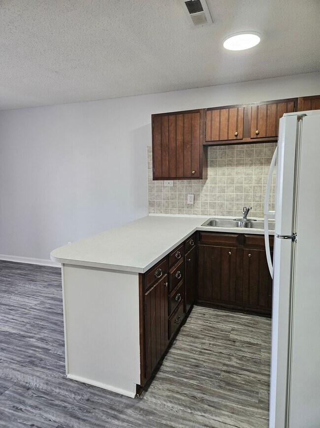 Building Photo - 1 BR 1 Bath at Green Valley Apartments