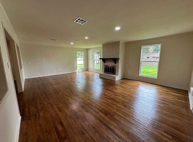 Building Photo - 214 Brentwood Blvd