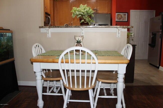 Building Photo - Beautiful 2 Bedroom 2 Bathroom Located in ...