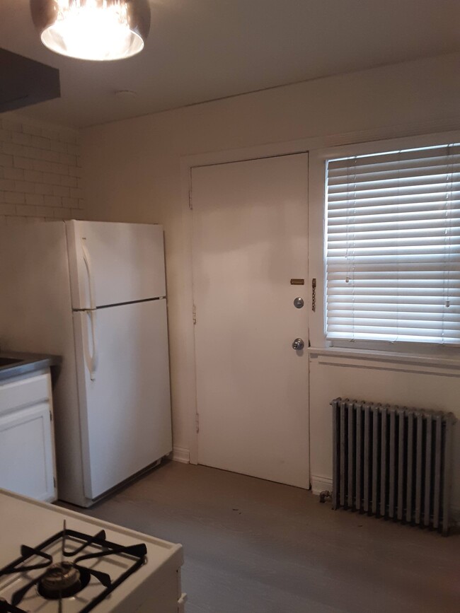 Building Photo - Spacious 1 Bed Apartment in Great Evanston...