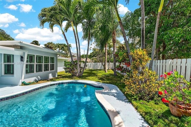 Building Photo - 4010 NE 22nd Ave