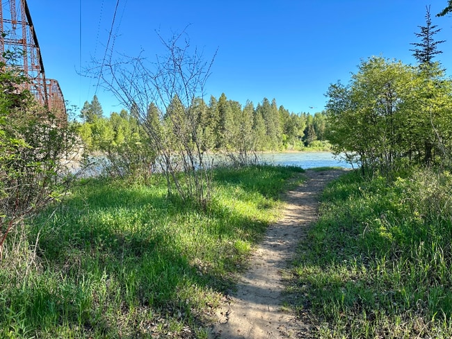 Building Photo - 12 River Falls Dr