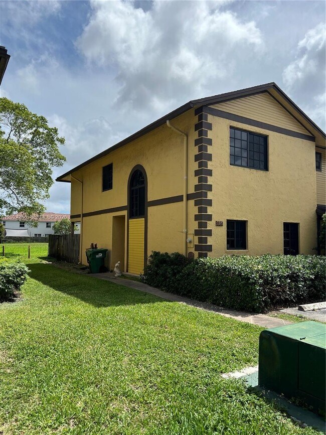Building Photo - 1126 NE 209th Terrace