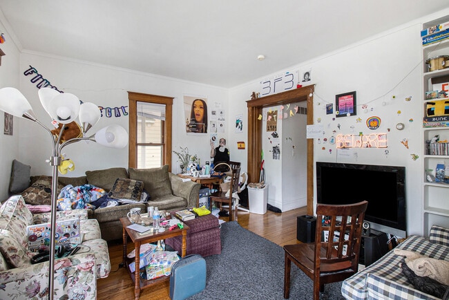 Building Photo - 716 e kingsley-