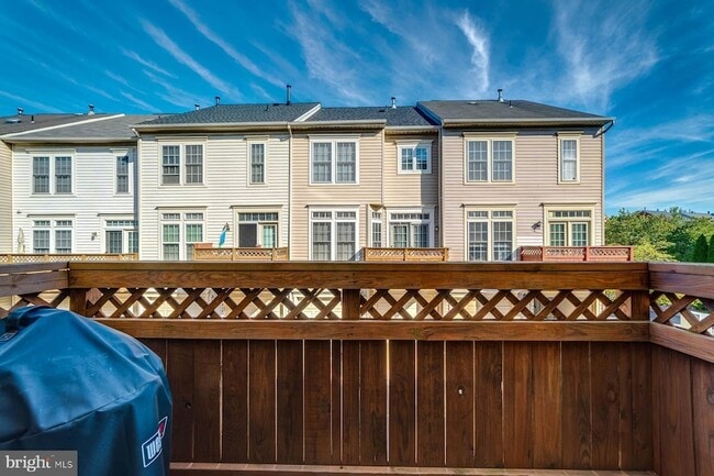 Building Photo - 947 Harrison Cir