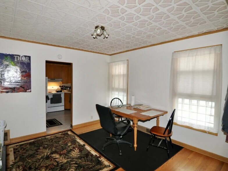 Building Photo - 109 Beethoven St