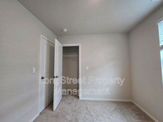 Building Photo - 412 Lost Lake St NE