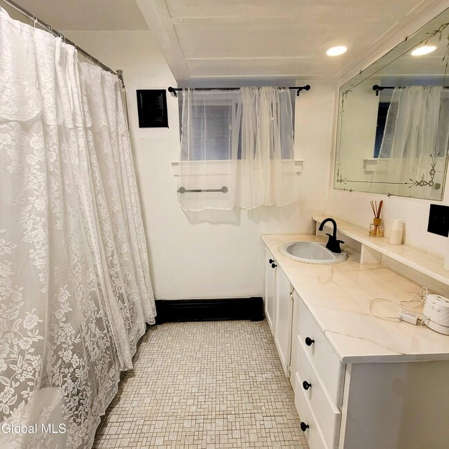 Building Photo - 199 2nd St