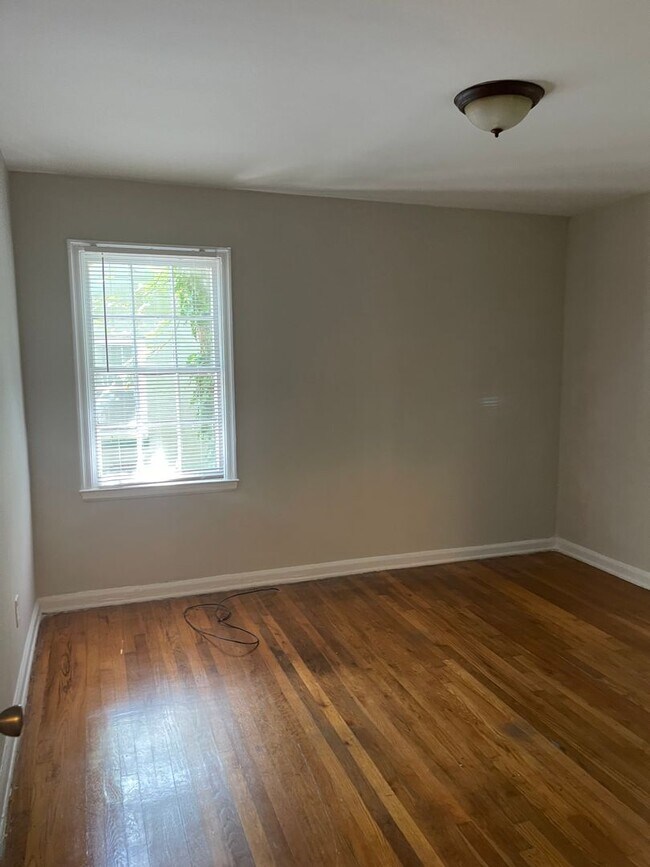 Building Photo - 3 Bedroom Westwood Terrace Bungalow (Sorry, No Section 8)