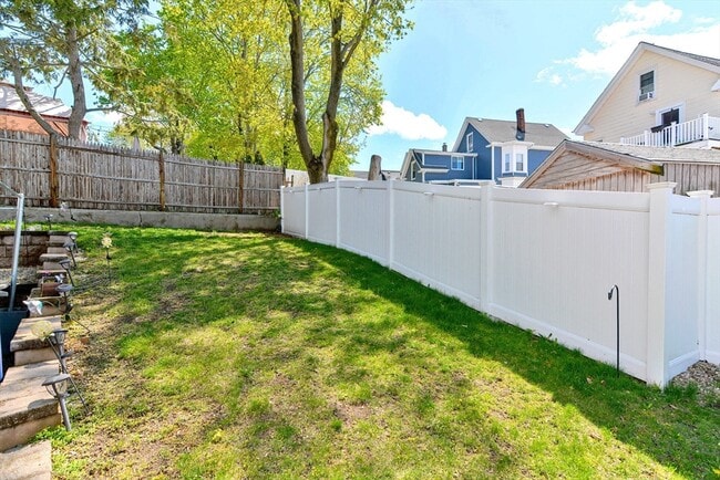 Building Photo - 28 Richardson St