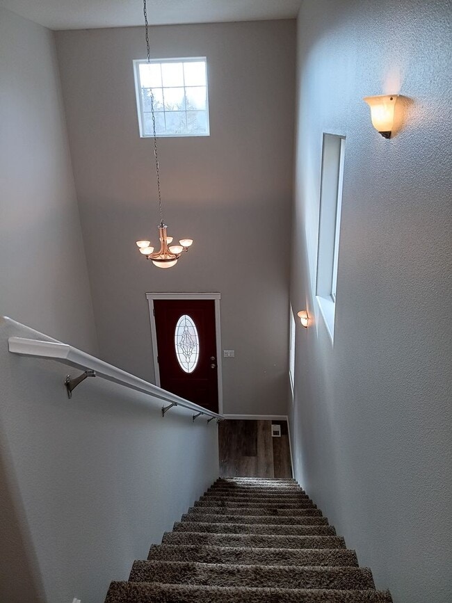 Building Photo - Recently Remodeled House is Now Avialable!