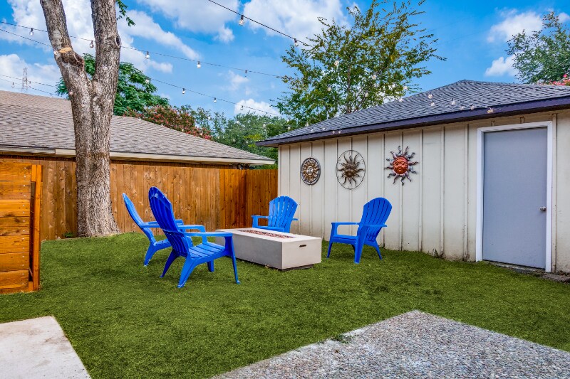 Building Photo - 7738 Village Trail Dr