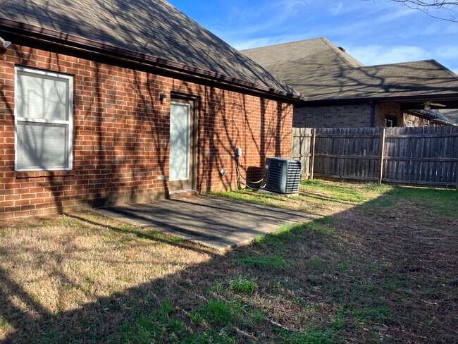 Building Photo - 261 Oxmoor Pl