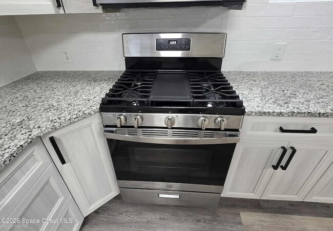 Building Photo - 410 4th St