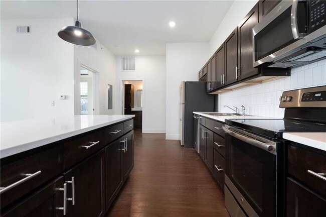 Building Photo - 726 E Emma Ave