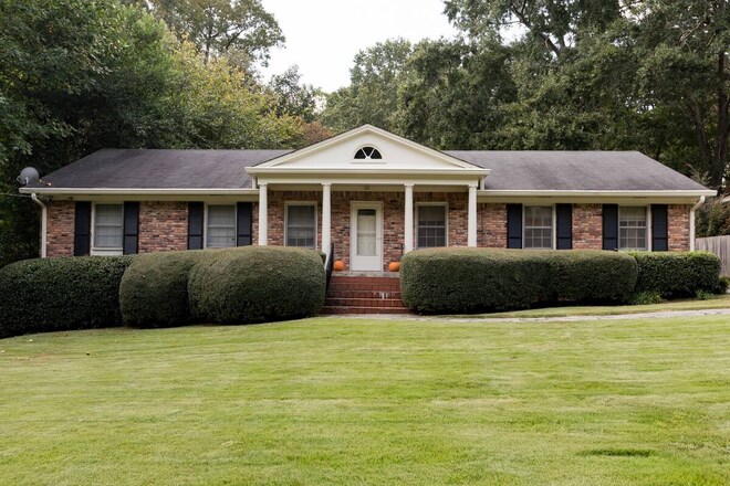 Primary Photo - 692 N Superior Ave