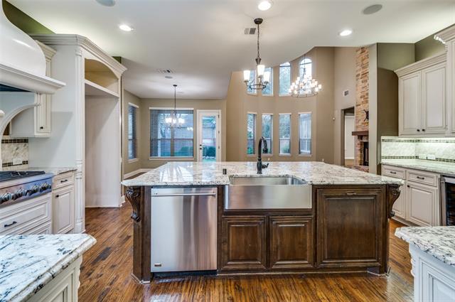 Building Photo - 707 Chateaus Dr